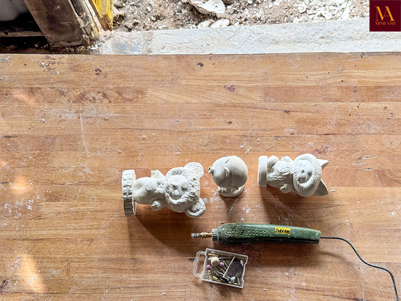 đánh bóng tượng thạch cao