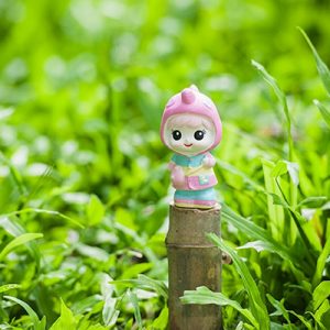 Tượng Thạch Cao Tô Màu Em Bé Đi Mưa Size 9cm