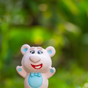 Tượng Thạch Cao Gấu Dâu 17cm