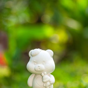 Alternative view of Tượng Thạch Cao Gấu Dâu Ôm Thỏ Size 15cm